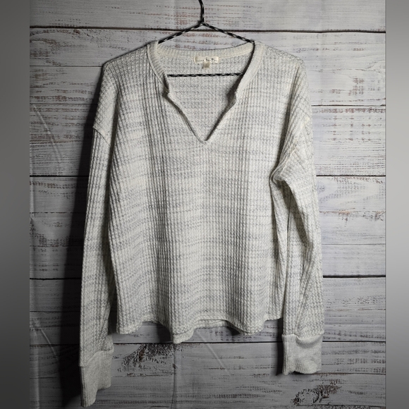nine britton Tops - Nine Britton Textured Longsleeve Henley V-neck Gray And Cream Size Large